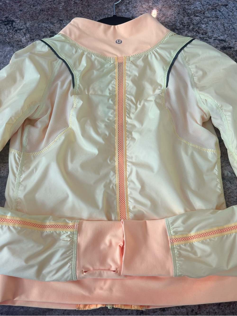 Lululemon light run jacket 
Reversible sz 4 euc - Picture 6 of 9